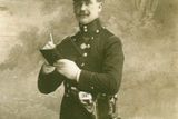 Žižkovský policista Antonín Chvála v roce 1911.