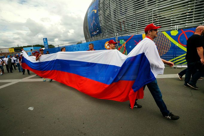 Russia v Slovakia - EURO 2016 - Group B