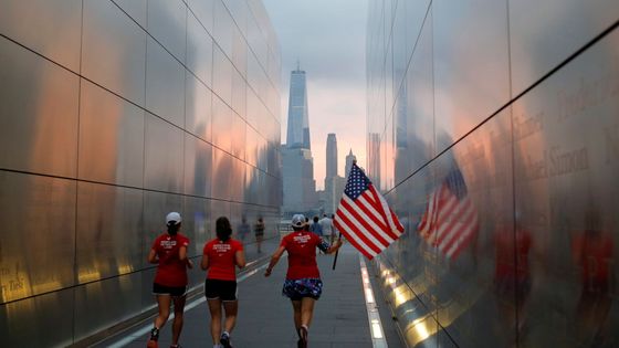 Foto: Amerika vzpomíná na 11. září. Nenechme naše nepřátele, ať nás rozdělí, vyzval Obama