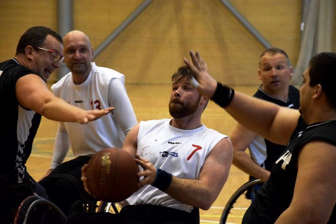 Ilustrační fotografie - basketbal na vozíku