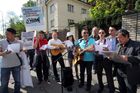 Obrazem: Za vaše i naše moře. Vietnamci v Praze demonstrovali proti své vládě