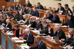 Senát schválil návrh ústavní žaloby na Zemana. Plivanec na demokracii, napsal Ovčáček