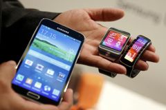 Samsung ukázal novinku: S5 přečte vaše otisky