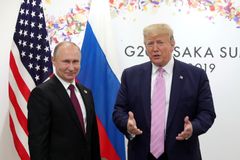 Trump vtipkoval s Putinem. Zbavte se novinářů, doporučil ruskému prezidentovi