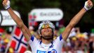 Francouzský cyklista Thibaut Pinot ze stáje FDJ-Bigmat se raduje z vítězství v osmé etapě Tour de France 2012.