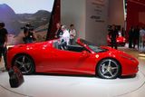Ferrari 458 Italia má skládací hliníkovou střechu a maximální rychlost 320 km/hod