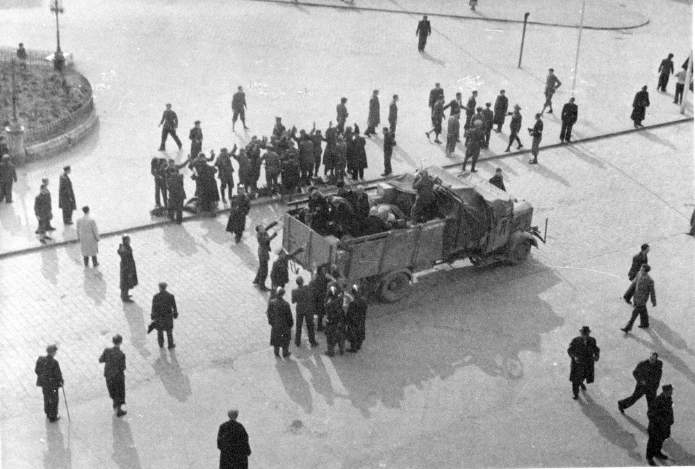 Povstání na začátku května 1945 v Přerově a Nymburce.