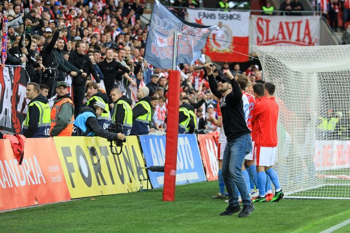 Slávistická radost po zápase nadstavby Slavia - Plzeň