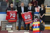 Domácí legendy Miroslav Kuneš a Stanislav Hajdušek tak po slavnosti na úvod neviděly u příležitosti svých kulatin výhru týmu, za který odehrály nejlepší roky hokejového života.