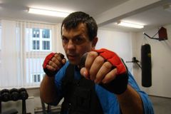 ČSSD bude chybět poslanec Foldyna. Zranil se při boxu