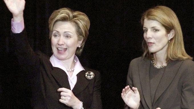 Hillary Clintonová s Caroline Kennedyovou na archivním snímku.