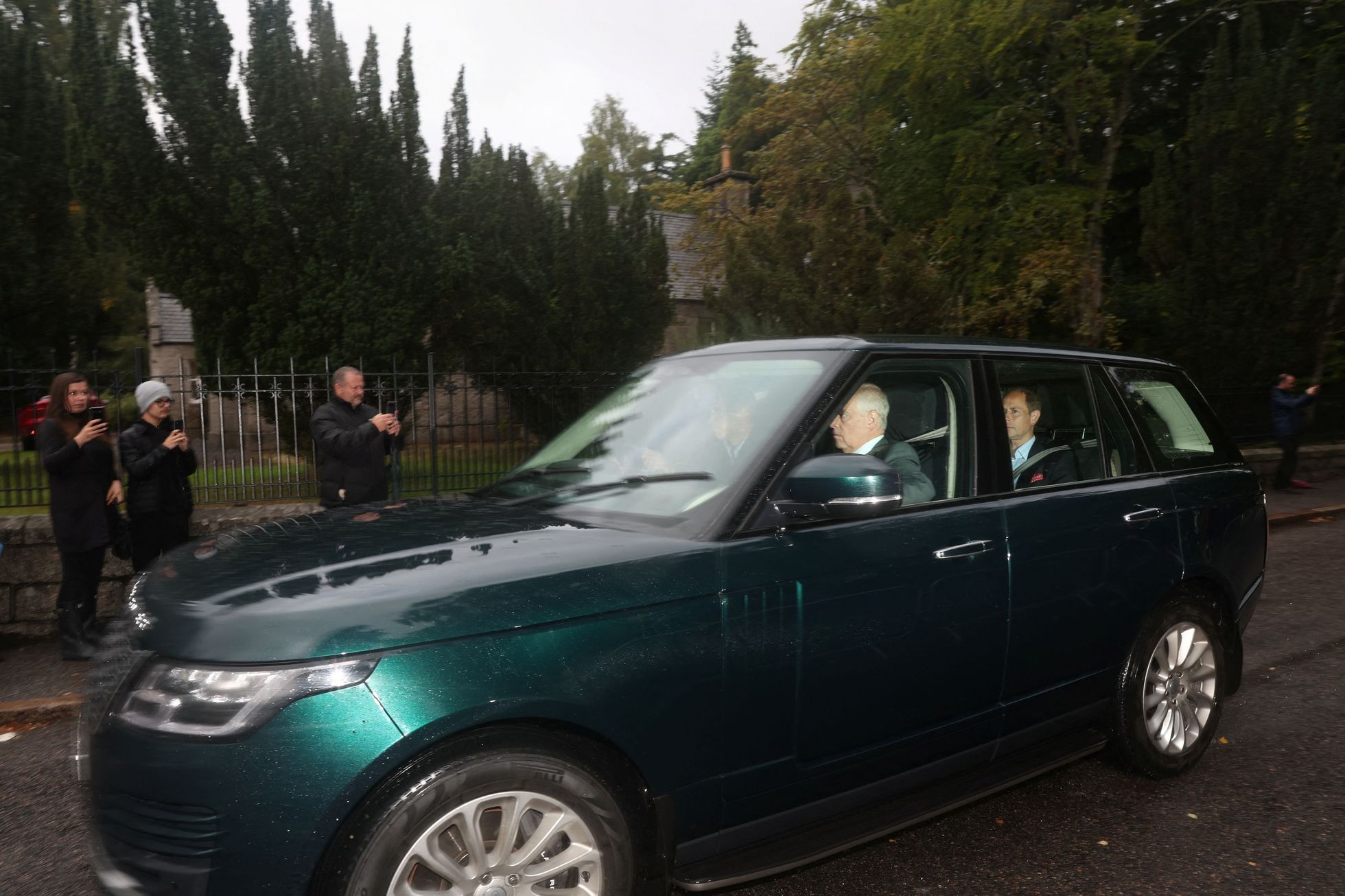 královna alžběta II. británie princ edward william andrew balmoral