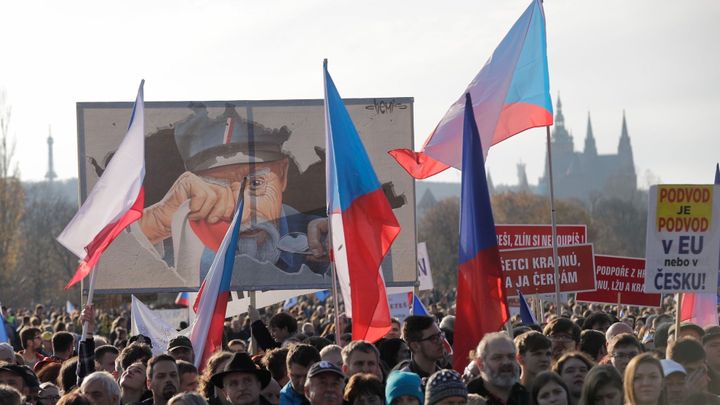 Češi se vrátili na Letnou, Babiš dostal ultimátum, píší slovenská média k demonstraci