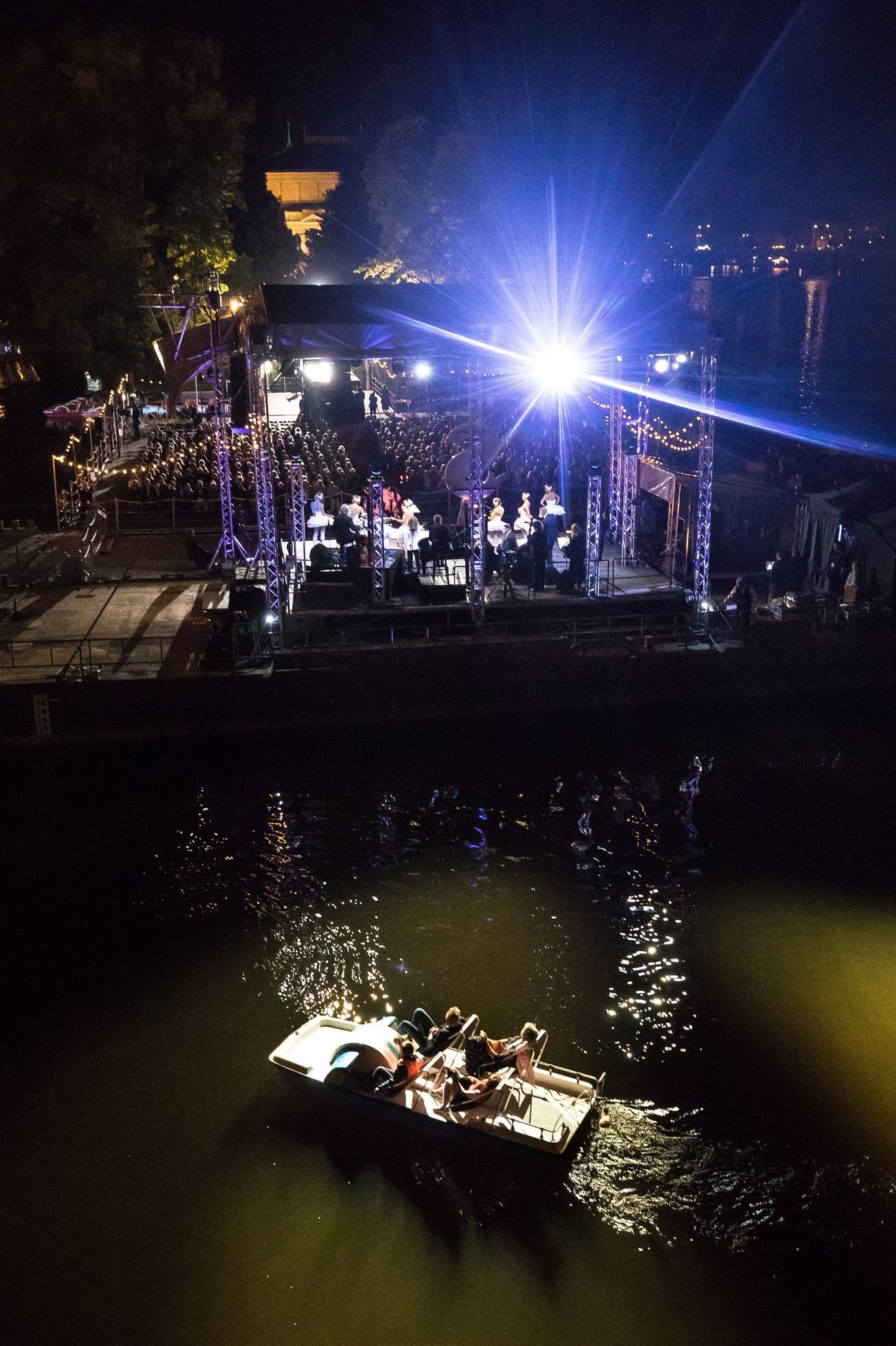 Jiří Suchý a Jitka Molavcová, koncert na Vltavě, Prague Sounds