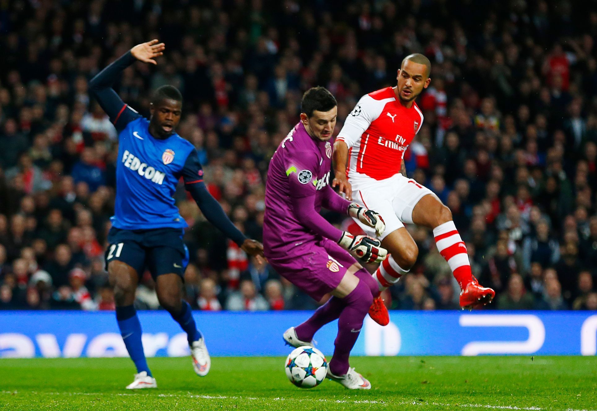Football: Arsenal's Theo Walcott in action with Monaco's Danijel Subasic as Elderson looks on