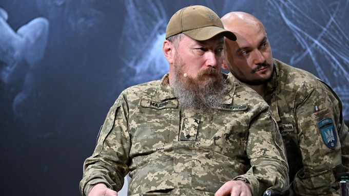 Vaše ruce jsou po lokty v ukrajinské krvi. A my si to budeme pamatovat,“ vzkázal  ukrajinský velitel Robert Brovdi Viktoru Orbánovi..
