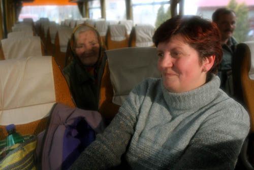 Jen tři lidé využili možnosti evakuovat se autobusem hasičů