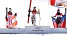 Anna Veithová, Ester Ledecká a Tina Weiratherová na stupních vítězů v super-G na ZOH 2018