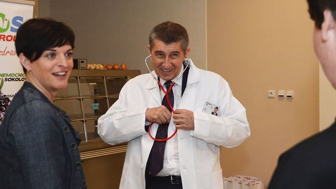 Andrej Babiš na návštěvě v karlovarské nemocnici.