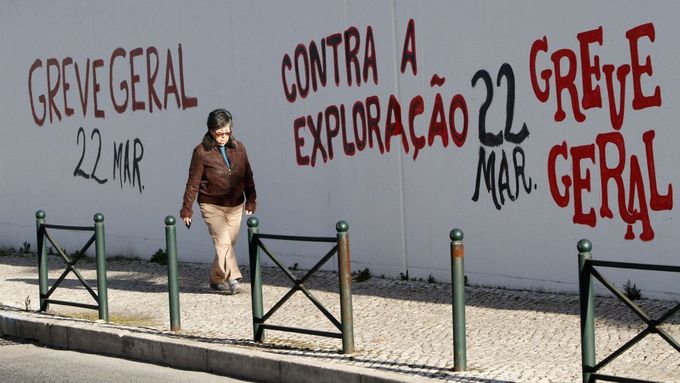 Velké protesty po vzoru Řecka se Portugalsku zatím vyhnuly.