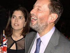 Problémy měl Blunkett i v roce 2003, kdy deníky The Daily Mail a The Sun informovaly o narození jeho nemanželského dítěte, jehož matkou je Kimberly Quinnová (na snímku).