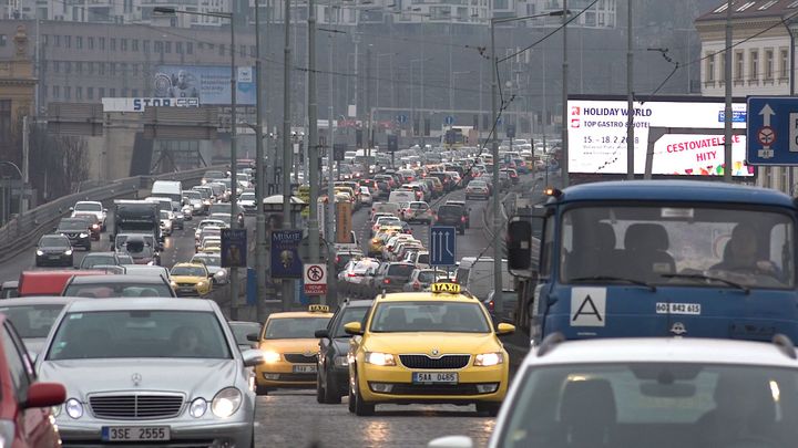 Magistrát chce povolit vyšší ceny za taxi. Kilometr po Praze by mohl stát až 36 korun