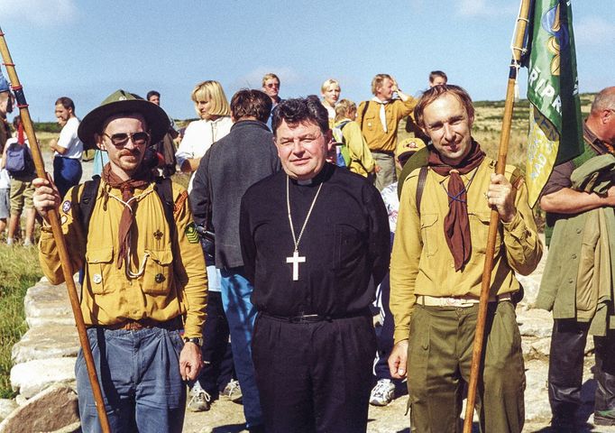 Život bývalého kardinála a pražského arcibiskupa pražského Dominika Duky na archivních snímcích.