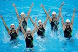 Synchronizované plavání neboli akvabely. Tyto ženy budou reprezentovat Japonsko.