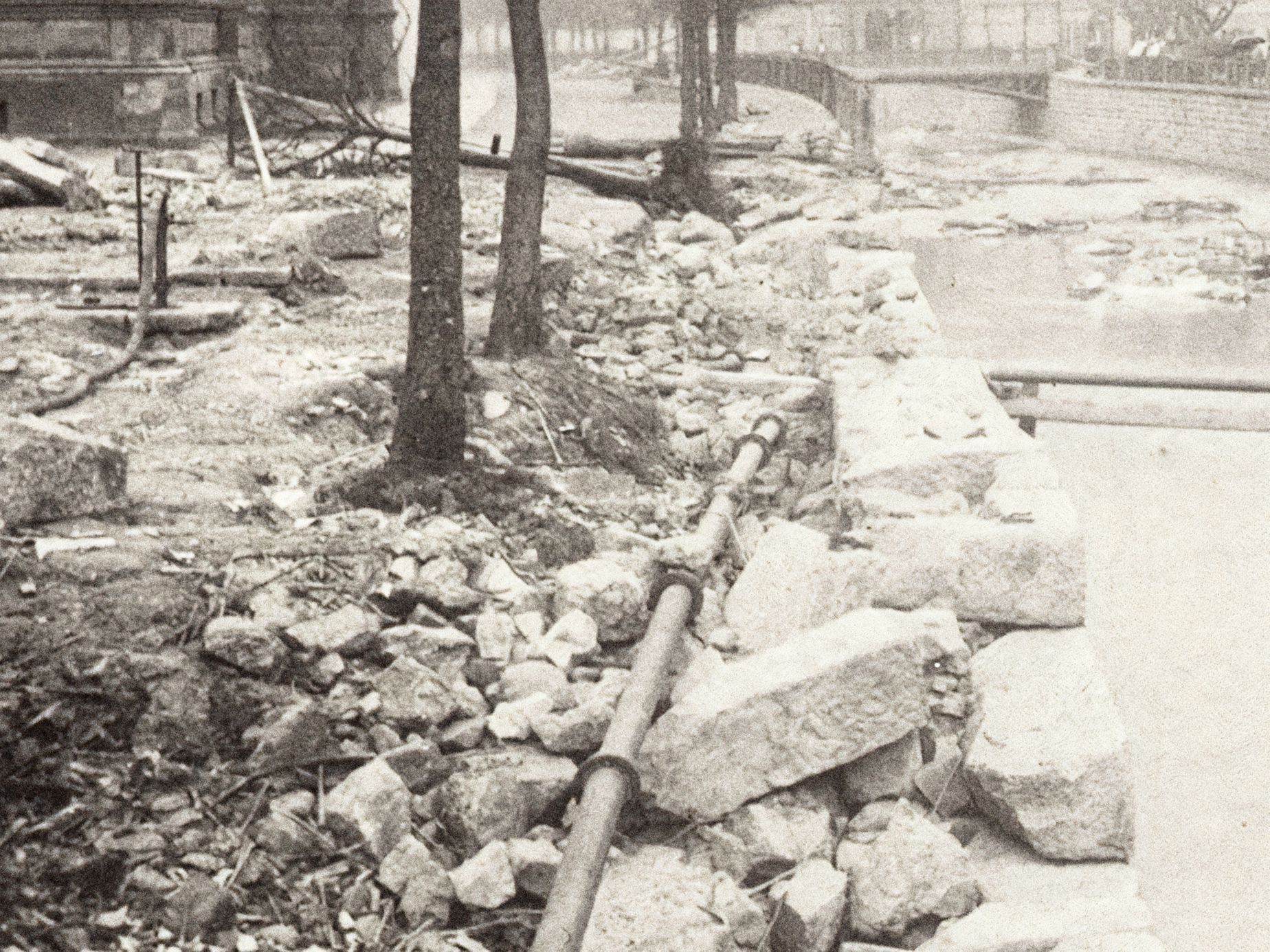 Jednorázové užití / Fotogalerie / Před 130 lety Karlovy Vary devastovala povodeň, která stála život i slavného starostu