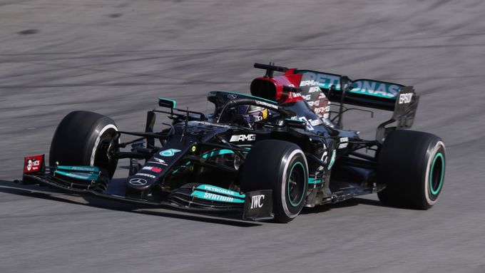 Lewis Hamilton v Mercedesu při závodě v Sao Paulu.