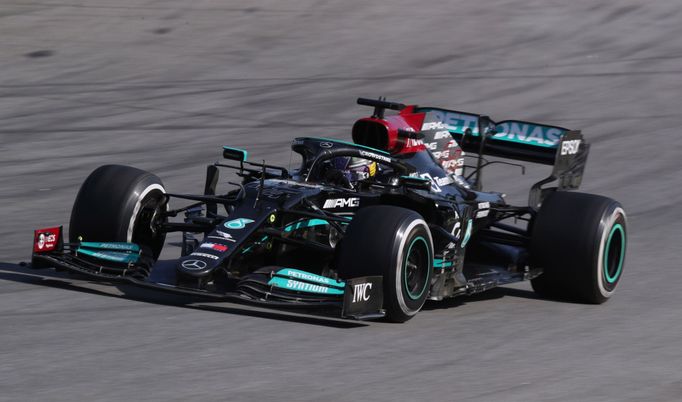 Lewis Hamilton v Mercedesu při závodě v Sao Paulu.