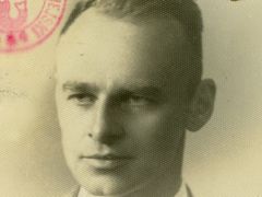1939-42. Witold Pilecki na fotografii z tzv. kennkarty vystavené na falešné jméno Witold Smoliński.