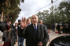 Alžírsko má nového prezidenta, hned v prvním kole voleb vyhrál Tabbúni