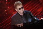 Recenze: Elton John nové album natočil s dotekem lehké ruky 70. let