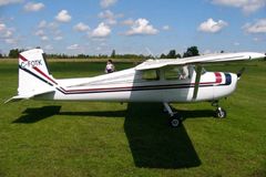 Na Strakonicku spadlo malé letadlo typu Cessna 150, pilot zemřel v troskách