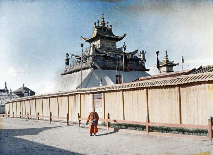 Západní ohrazení Žlutého paláce. Urga, Mongolsko, 1913