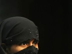 V Saúdské Arábii je takřka nemyslitelné, aby žena chodila na veřejnosti s odhalenou tváří. To je ale ten nejmenší problém