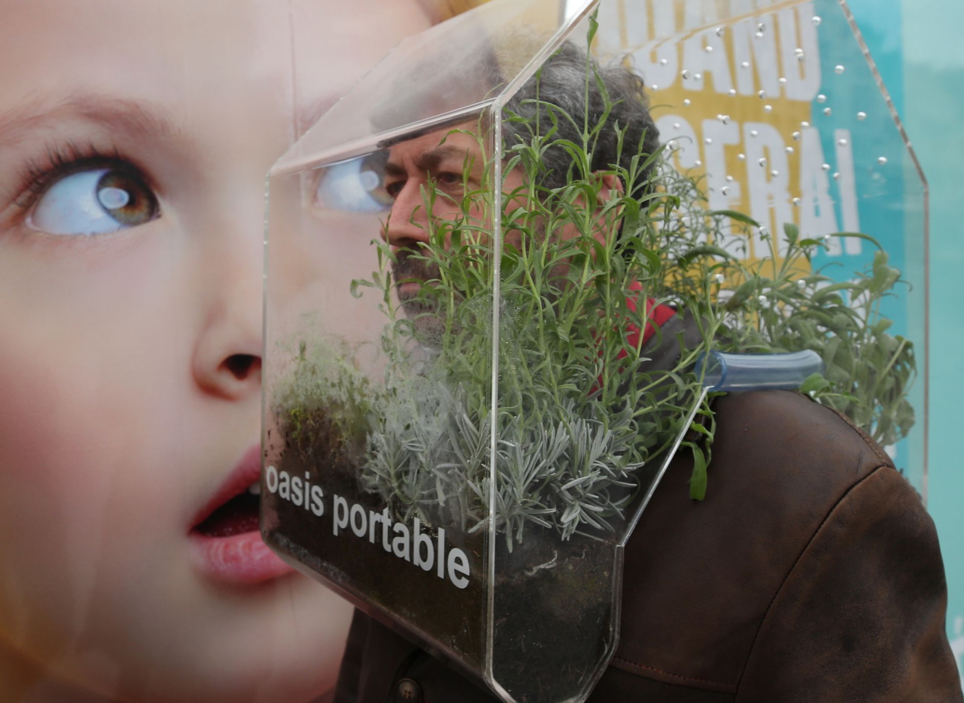 Osobní přenosná oáza pro jednoho. V soukromé bublině belgický umělec pěstuje rozmarýn i levanduli