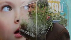 Osobní přenosná oáza pro jednoho. V soukromé bublině belgický umělec pěstuje rozmarýn i levanduli