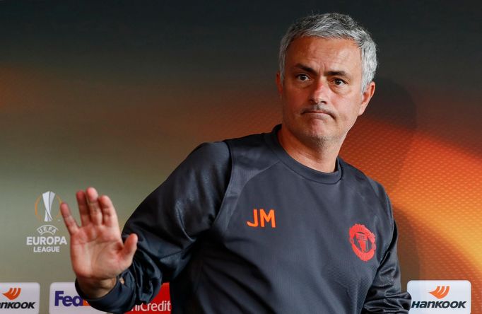 José Mourinho (Manchester United).