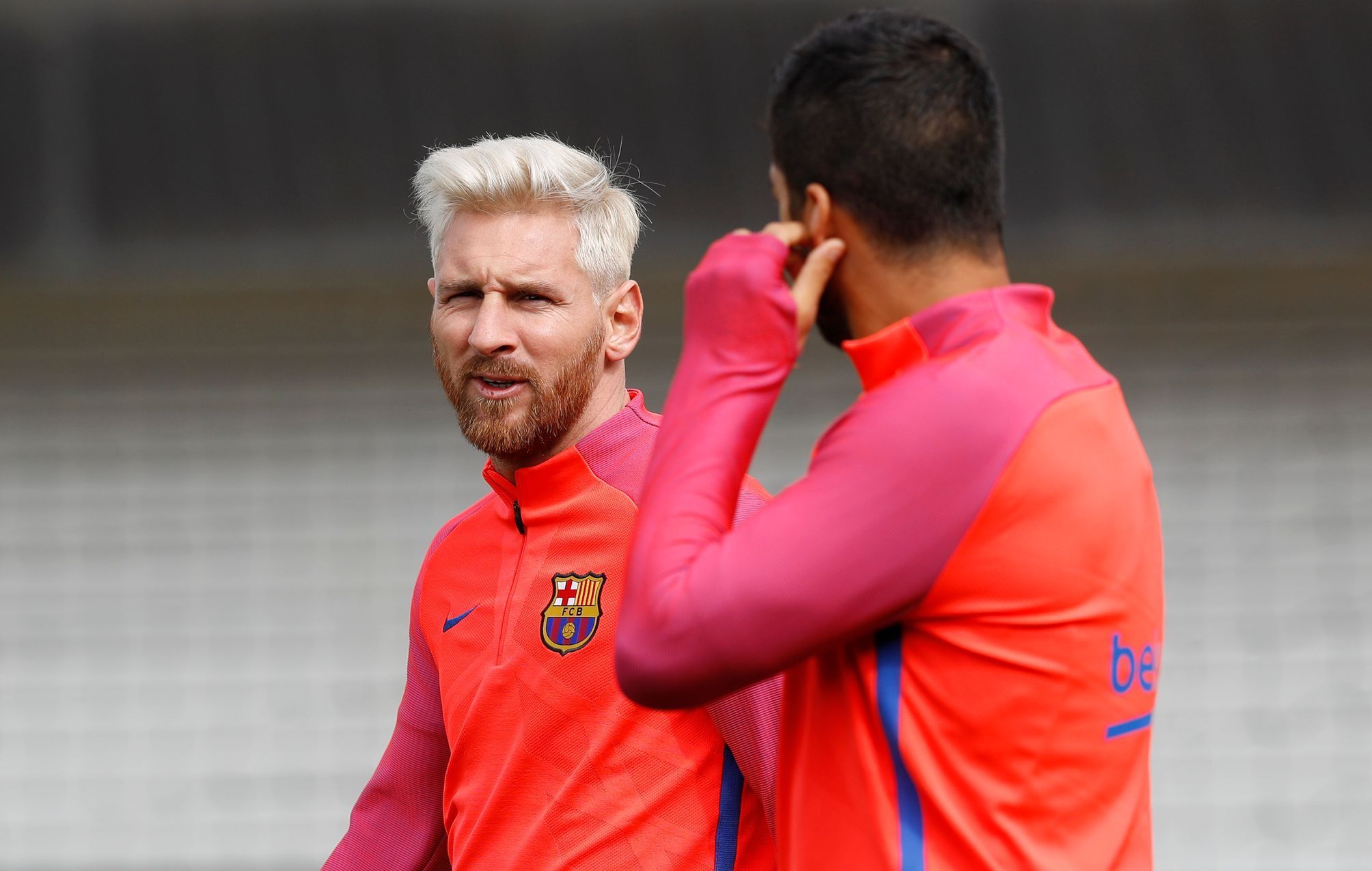 Lionel Messi se v Barceloně před sezonou 2016/17 ukázal s novým účesem