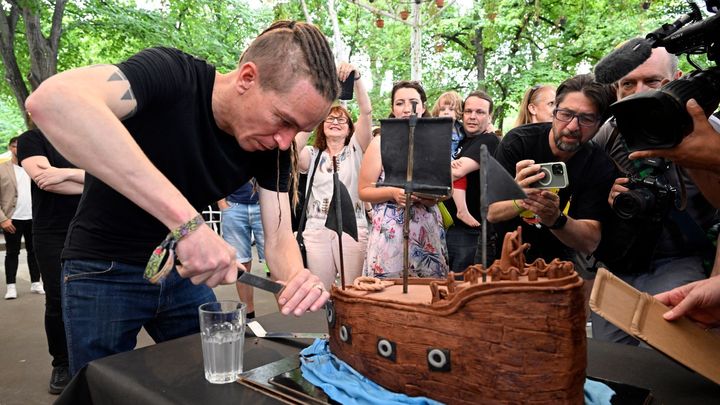 Bojuji s větrnými mlýny, říká šéf Pirátů. Hledejme nového kapitána, vyzývá zakladatel