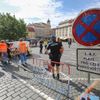 Malostranské náměstí v Praze před a po zrušení parkoviště