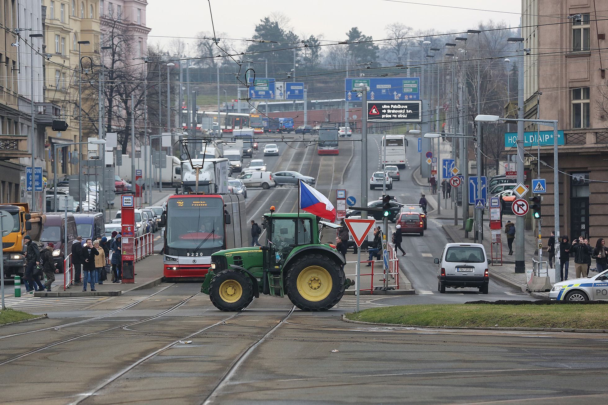 Traktorová jízda pro Jiřího Drahoše