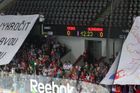 Čeští hokejisté přivítali svého tradičního rivala v pražské Tipsport Aréně...