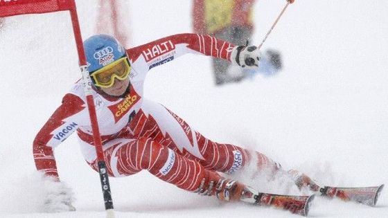 Obří slalom na MS trápí sníh a mlha