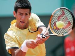 Novak Djukovič během čtvrfinále Roland Garros, ve kterém porazil Rusa Andrejeva.