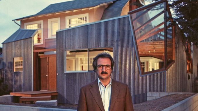 Frank Gehry slaví 88. narozeniny: Podívejte se na průřez jeho tvorbou