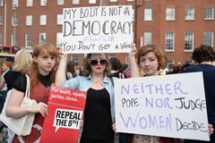 Chceme rozhodovat o svých tělech, zlobí se Irky. Příští rok bude v zemi referendum o potratech