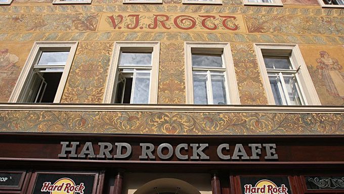 Hard Rock Cafe v Praze pověsilo první české muzikanty